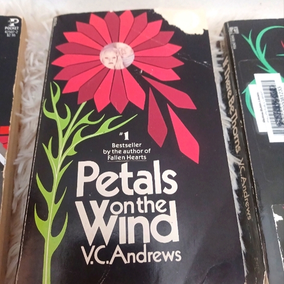 V.C ANDREWS Flowers In The Attic Series - Picture 3 of 9